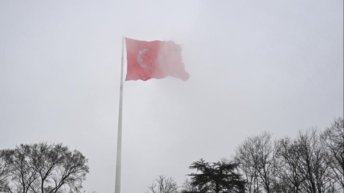İstanbul'da puslu sabah! Görüş mesafesi düştü
