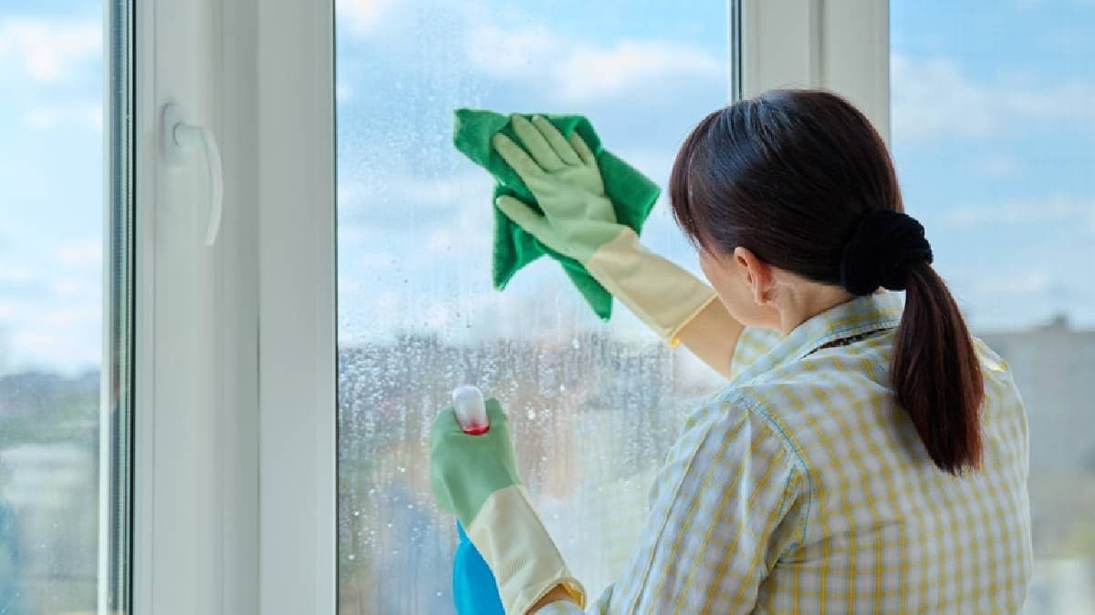 Camları silmeden önce sürün 2 ay boyunca kirlenmeden parlak kalacak