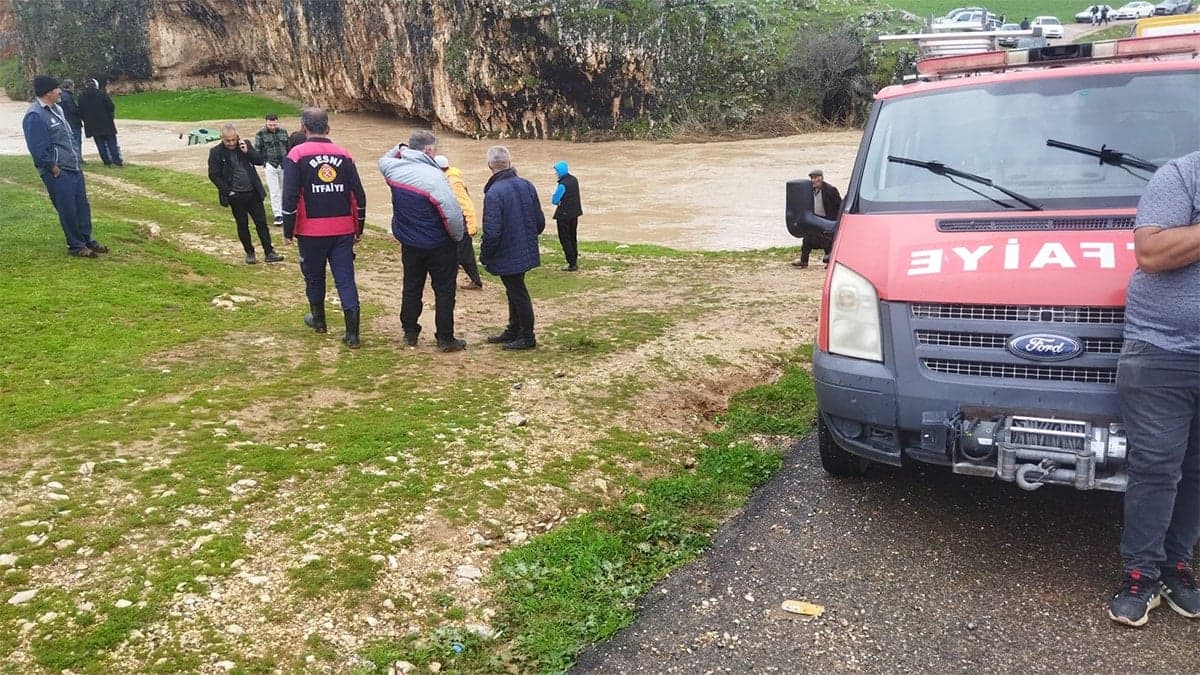 Sel suyuna kapılıp mağaraya sığındılar! Mahsur kalan 4 çiftçi kurtarıldı