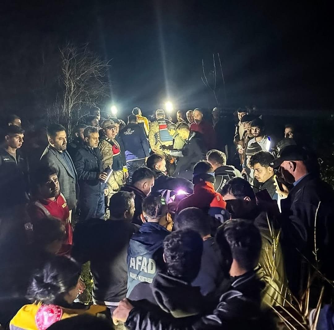 Oyun oynarken dereye düşen küçük çocuk kurtarılamadı