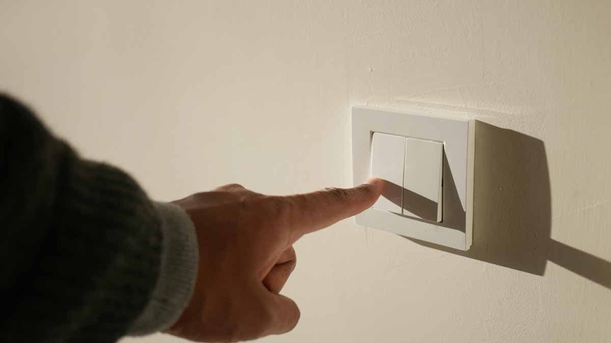 Dün gece binlerce evde ışıklar teker teker yandı!