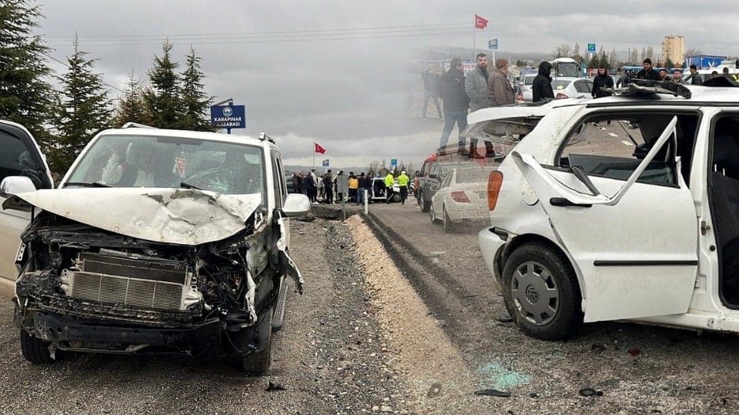 Kayganlaşan yolda zincirleme kaza: 2 ölü, 7 yaralı