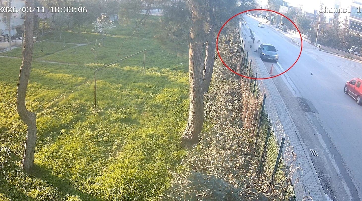 Bursa'da korkunç kaza! Bisikletli yaşlı adam havaya savuruldu!