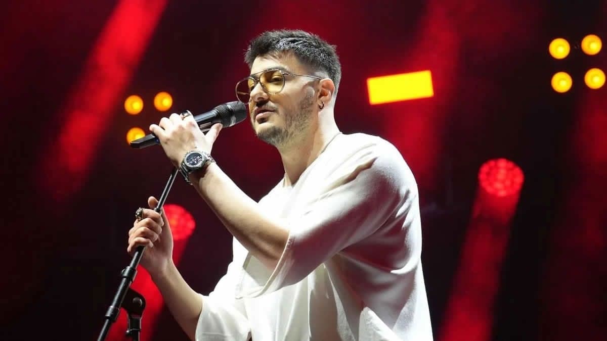 Semicenk hayranlarını korkuttu: Kafasına tam 7 dikiş atıldı