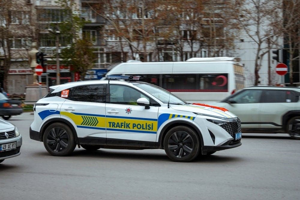 Polis araçlarının mavi-beyaz olma nedeni açıklandı