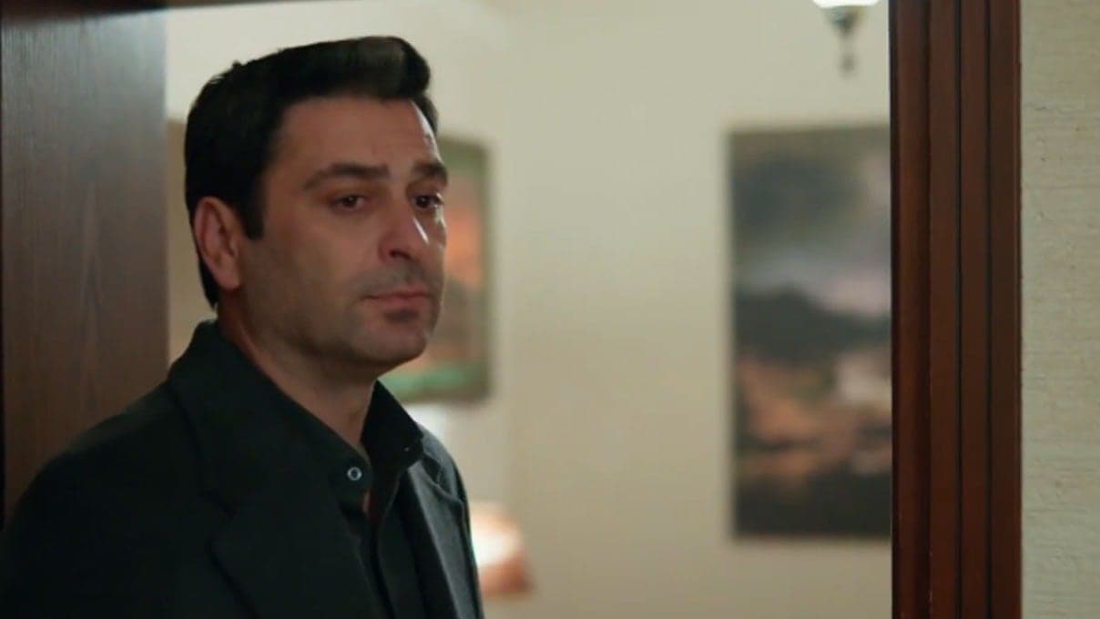 Uzak Şehir dizisi yayın akışından çıkarıldı: Yeni bölüm için karar verildi!