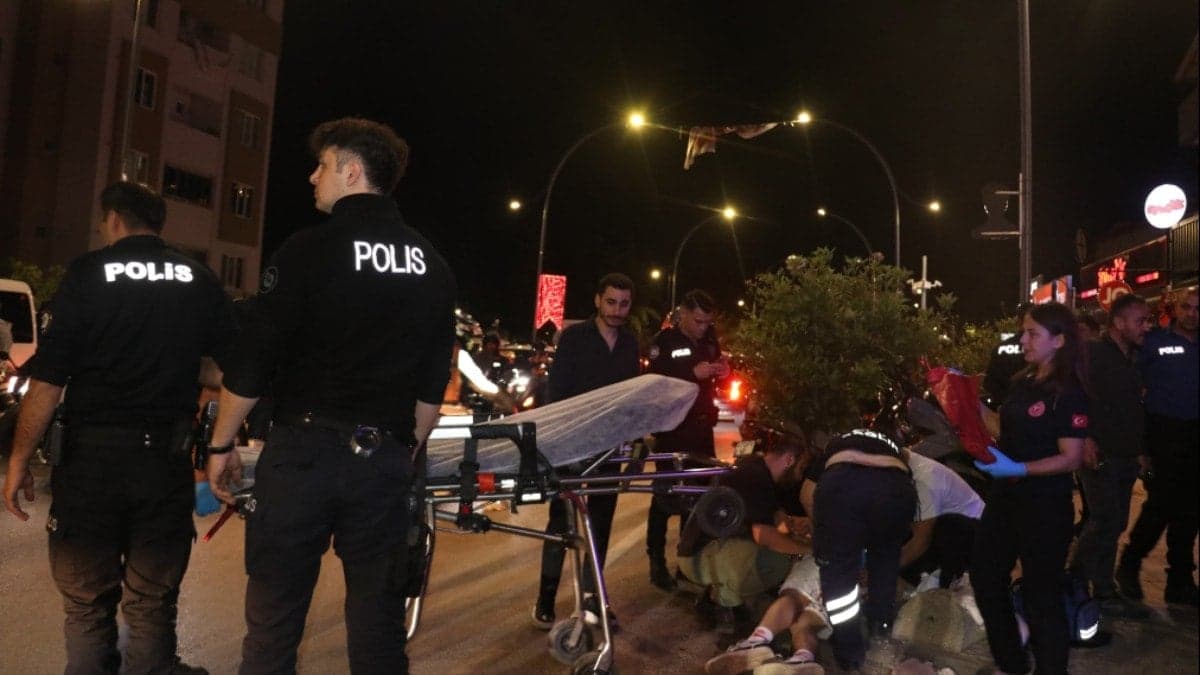 Derbi sonrası kanlı kavga! Galatasaray taraftarı bıçakla yaralandı