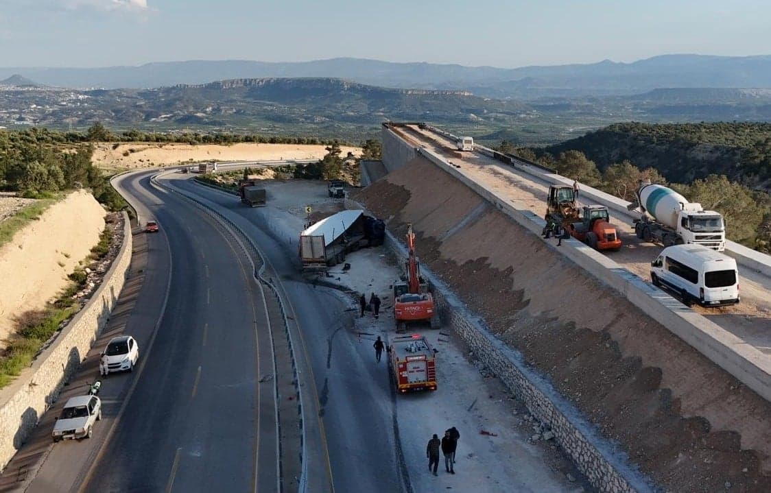 Freni boşalan tır faciaya neden oldu; 1 ölü 4 yaralı