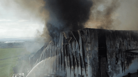 Antalya'da cips fabrikasında yangın: Tesis kullanılamaz hale geldi