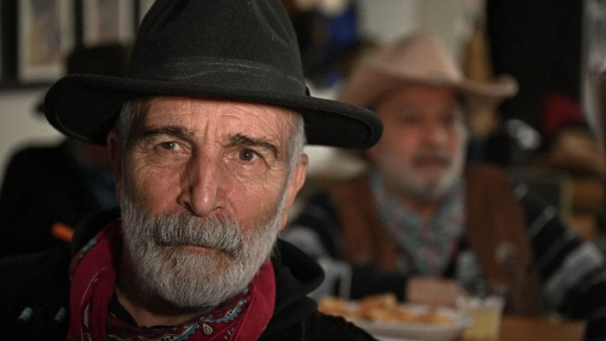 Şapkasını kapan geliyor! İstanbul’da kovboy kahvehanesi dolup taşıyor