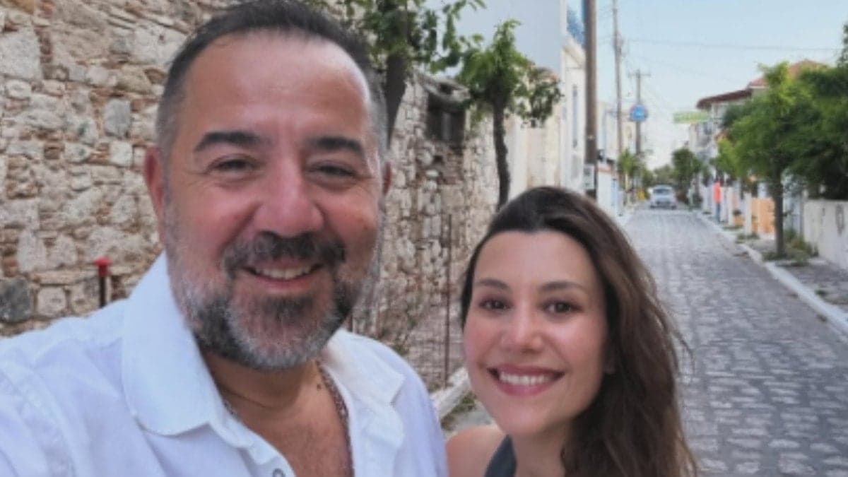 Ata Demirer ve Dilara Alemdar'dan romantik yaz pozu