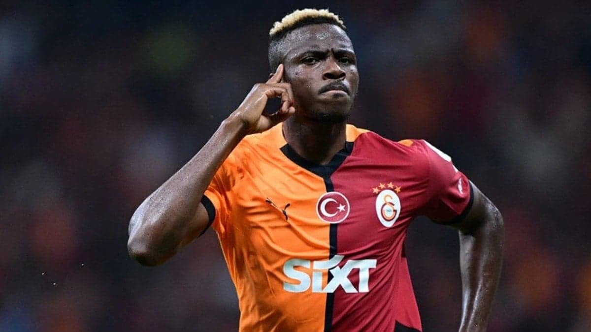 Osimhen'in lüks kolye ve saati dikkat çekti