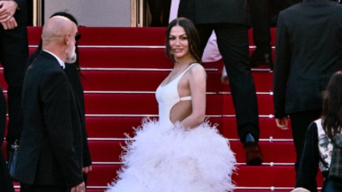 Demet Özdemir Cannes Kırmızı Halısında Görüntülendi