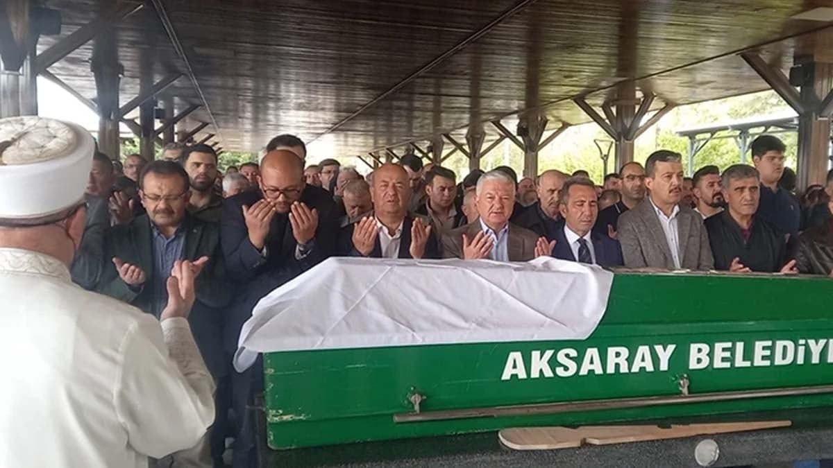 Yemek yaparken elbisesi tutuşan kadın yaşamını yitirdi