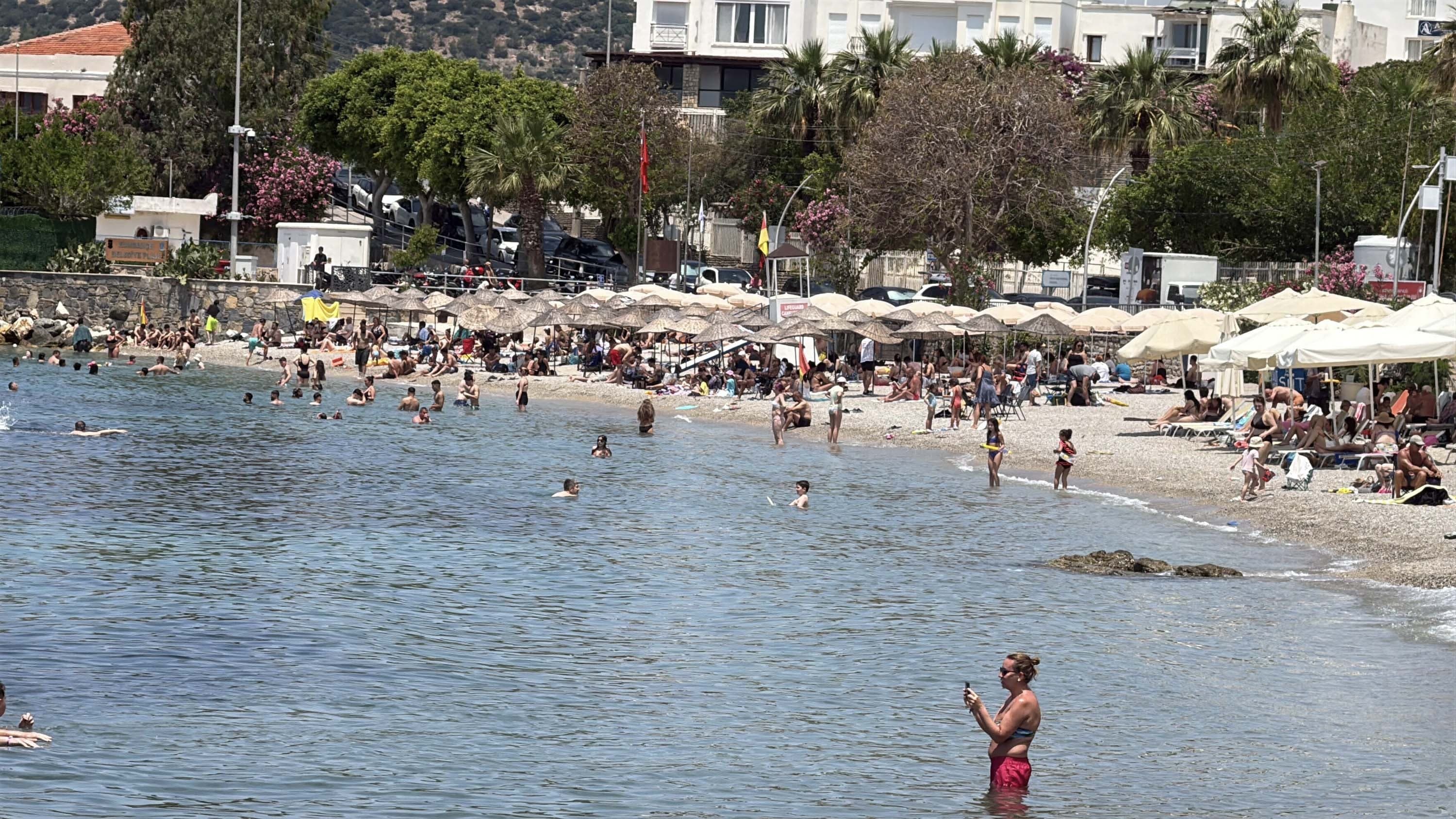 Bodrum sahilleri Kurban Bayramı'nın ikinci gününde kalabalık