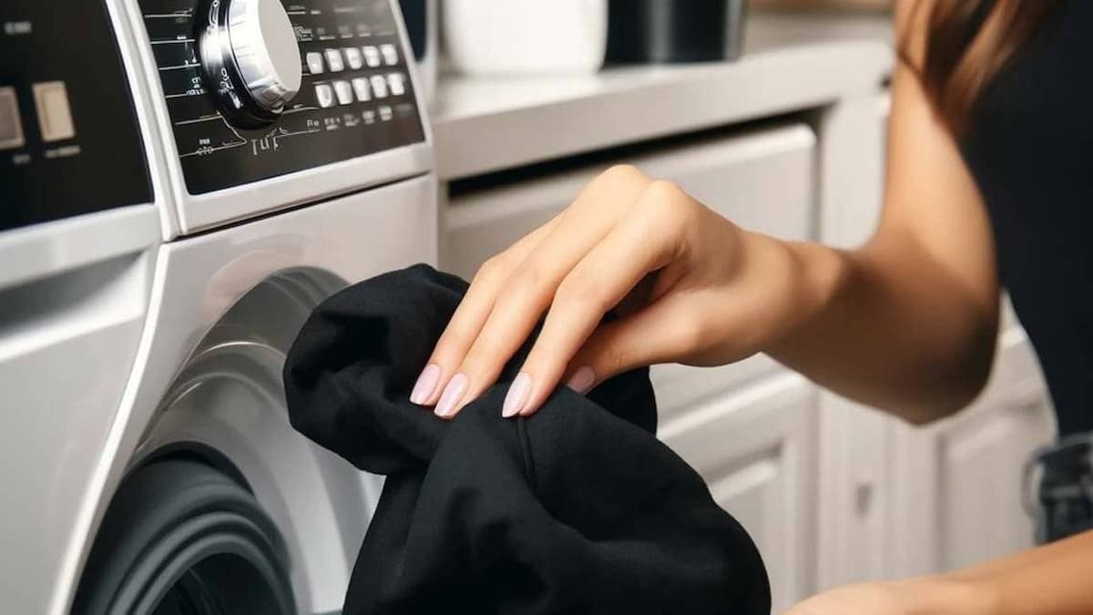 Siyah kıyafetlerin ömrünü uzatmanın yolları: İşte kaçınılması gereken hatalar