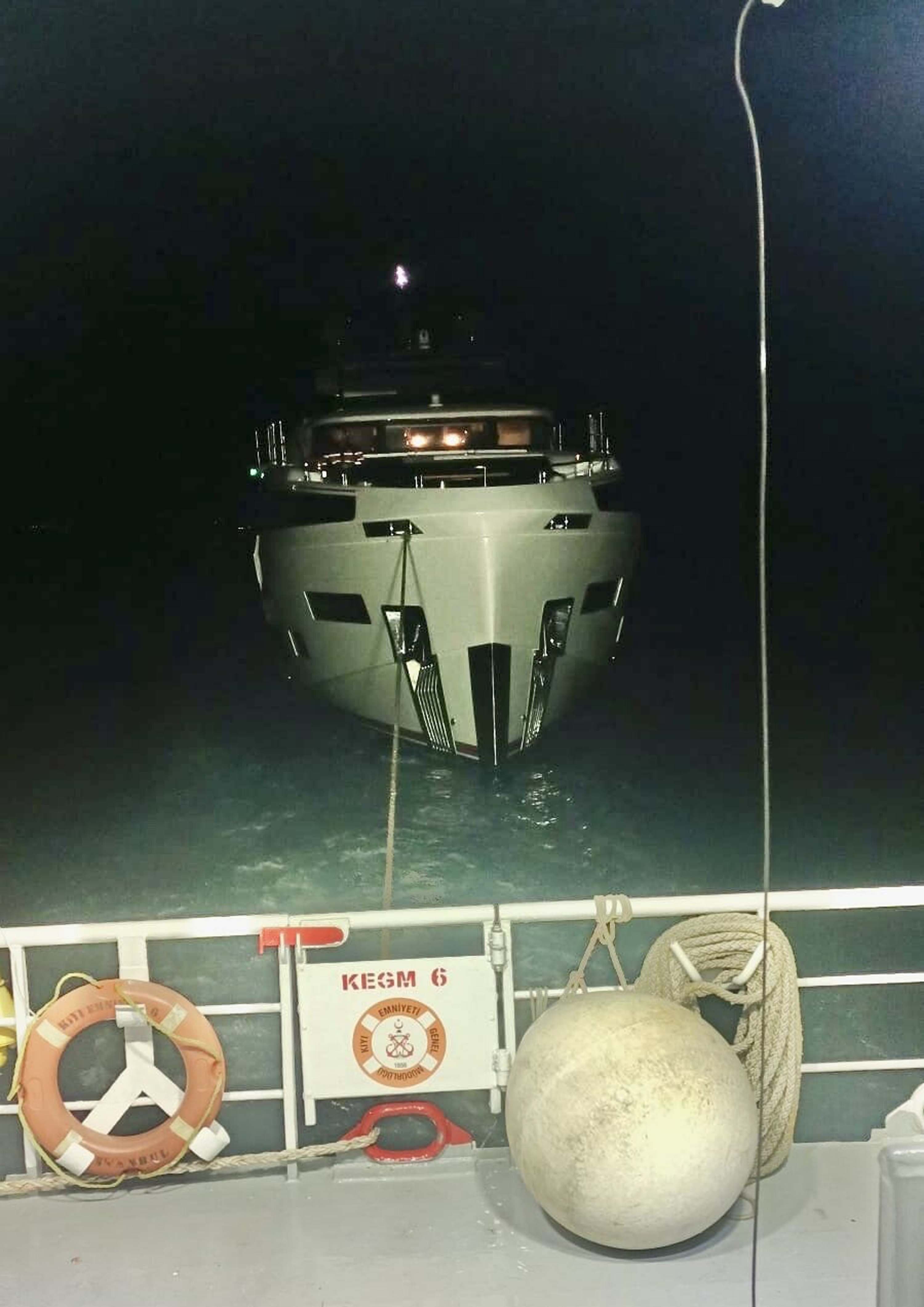 Çanakkale Boğazı'nda sürüklenen teknedeki 4 kişi kurtarıldı