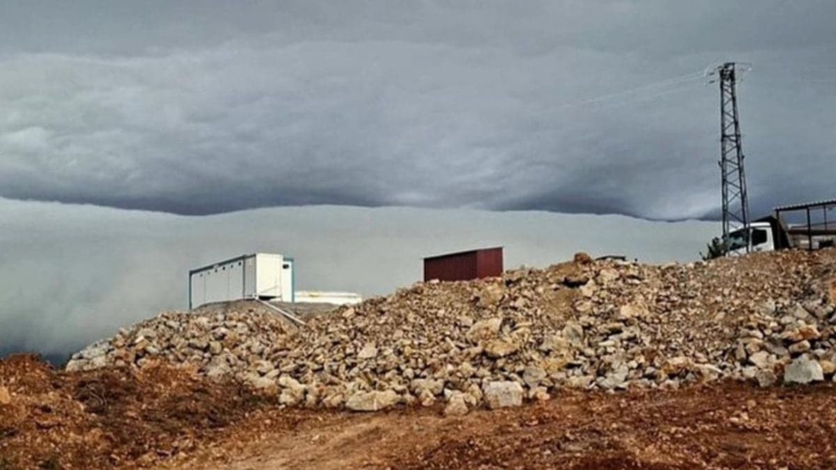 Çanakkale'de esrarengiz bulutlar şehrin üzerinde belirdi