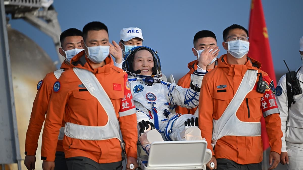Çinli taykonotlar Shenzhou-22 ile Dünya'ya döndü