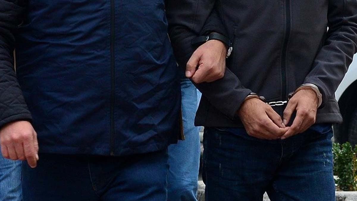 İzmir'de 371 kilogram uyuşturucu yakalandı