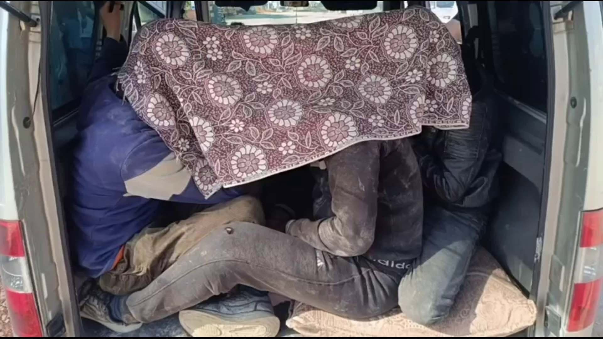 Kaçak göçmenlere akılalmaz kamuflaj