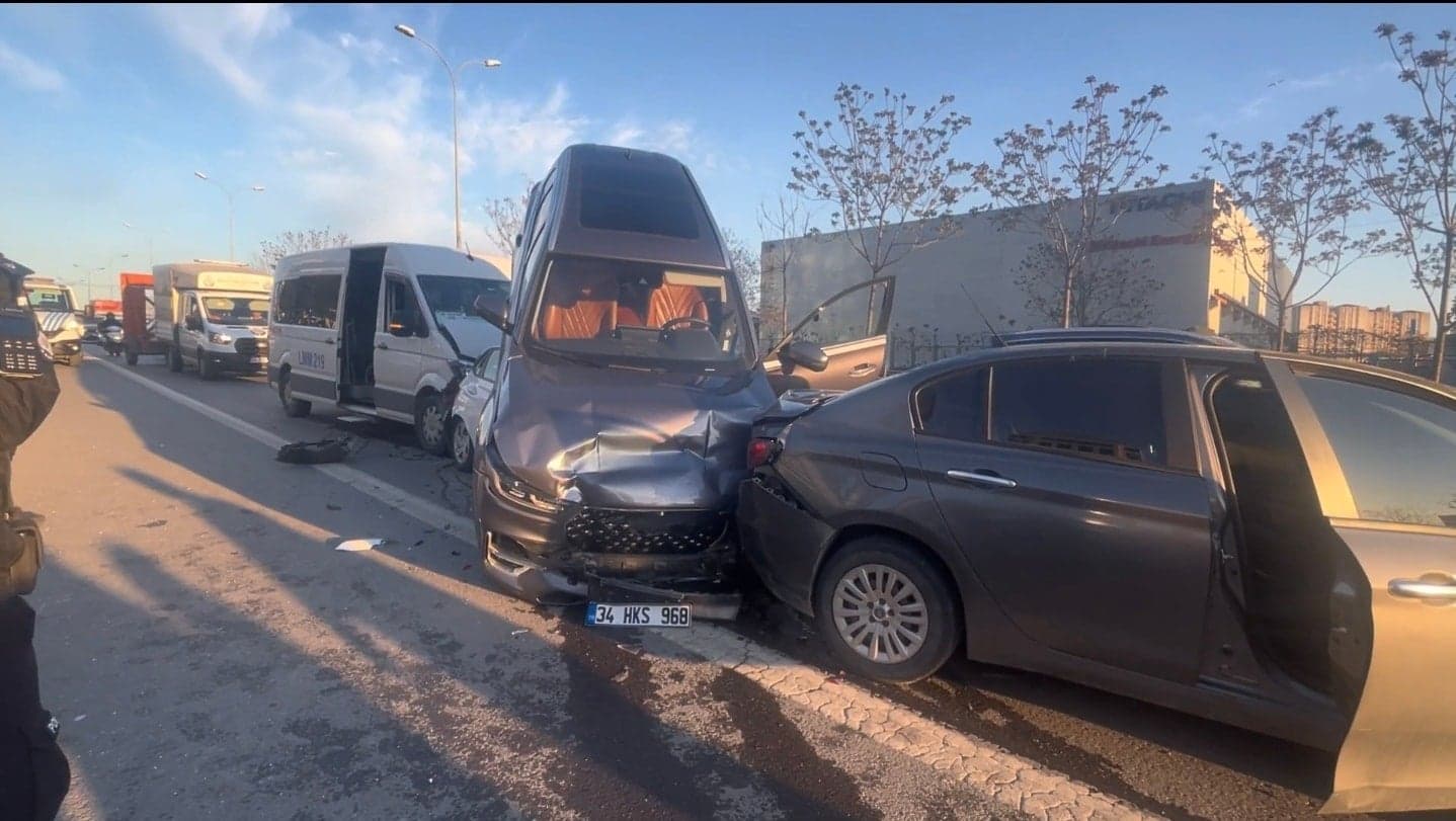 Kartal'da zincirleme kaza: 5 kişi yaralandı