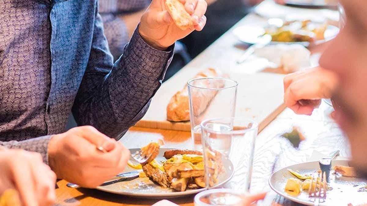 Diyetisyenlere göre kilo vermeye çalışıyorsanız öğle yemeğinde asla atlamamanız tek şey var