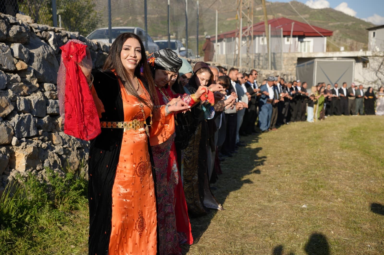 Kadınlar Goyan aşiretinin halay yasağını ihlal etti