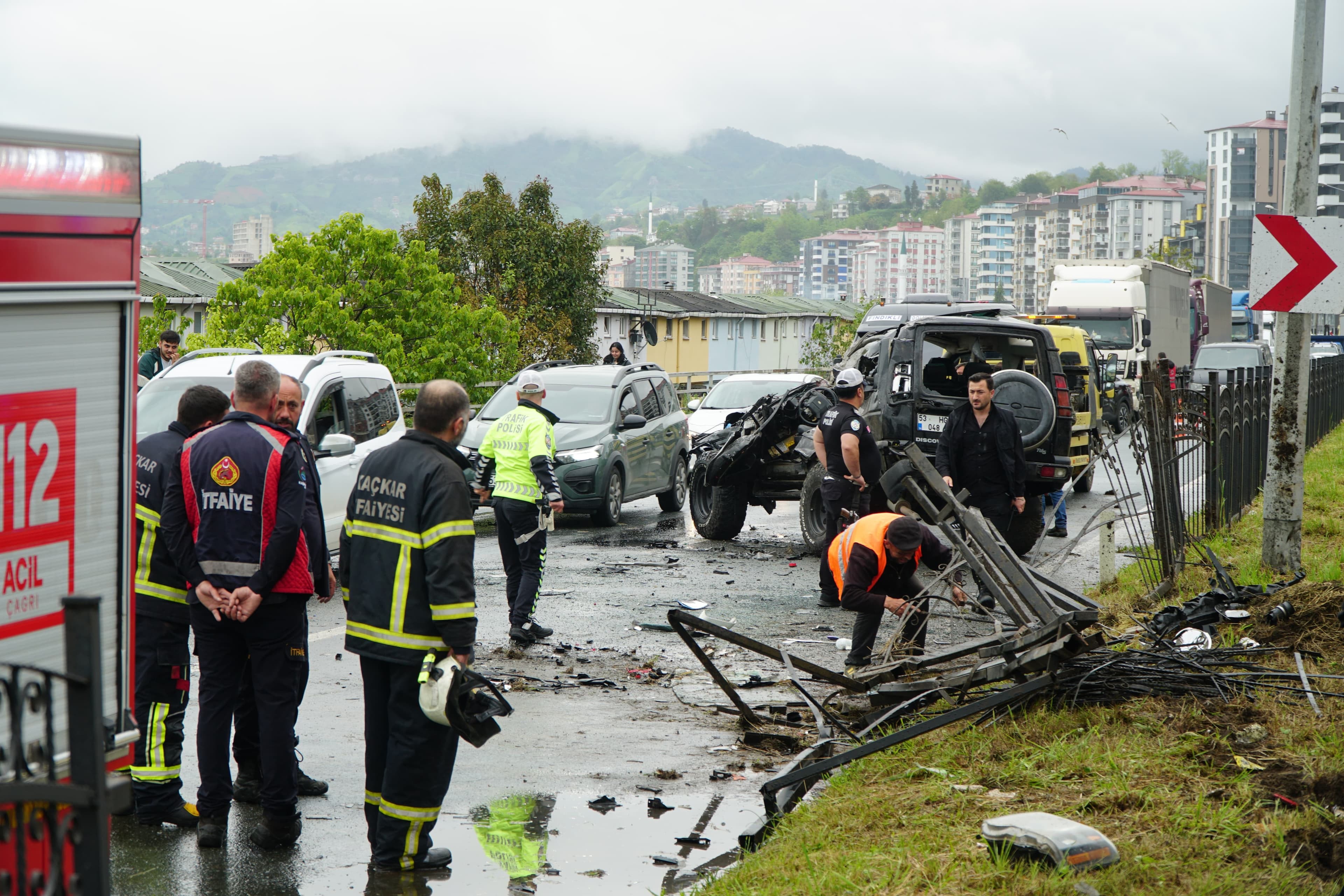 Rize'de kaza: Takla atan cip başka aracın üzerine düştü, 1 ölü, 7 yaralı