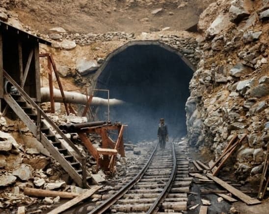 Tünel kazarken işçiler hayatlarını tehlikeye attı