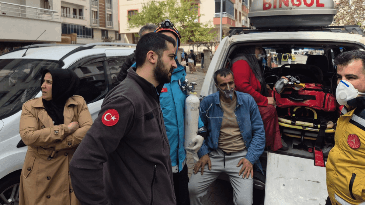 Bodrum katında başlayan yangın binaya yayıldı