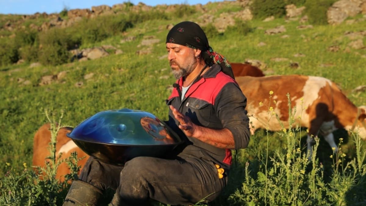 Ünlü müzisyen Feyzi Filiz köyde çobanlık yapmaya başladı