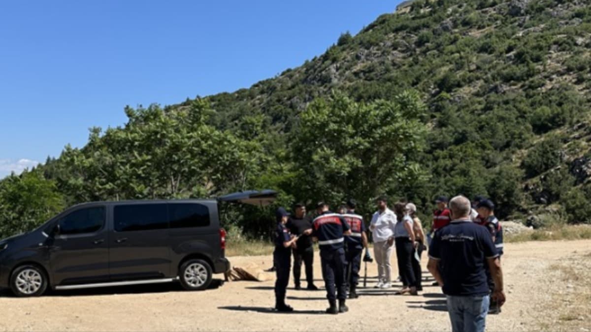 Isparta'da iki gencin cesedi otomobilde bulundu