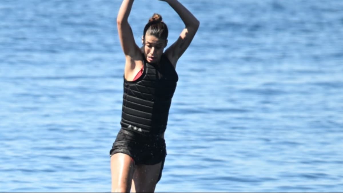 Devrim Özkan yaz sezonunu Bodrum'da açtı, jetsurf ile dikkat çekti