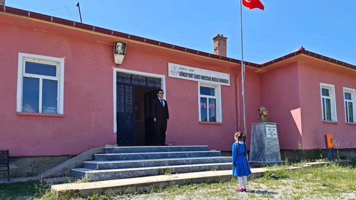 Konya'da tek öğrenci karnesini aldı