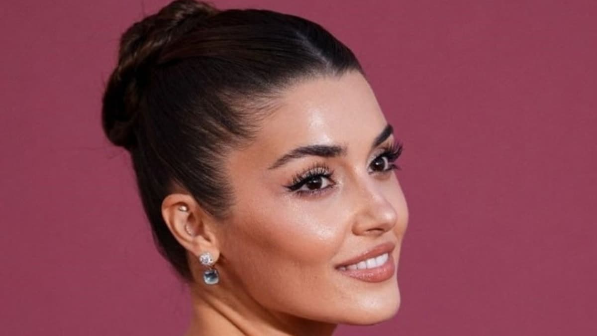 Hande Erçel'in ablası ikinci kez anne olacağını duyurdu