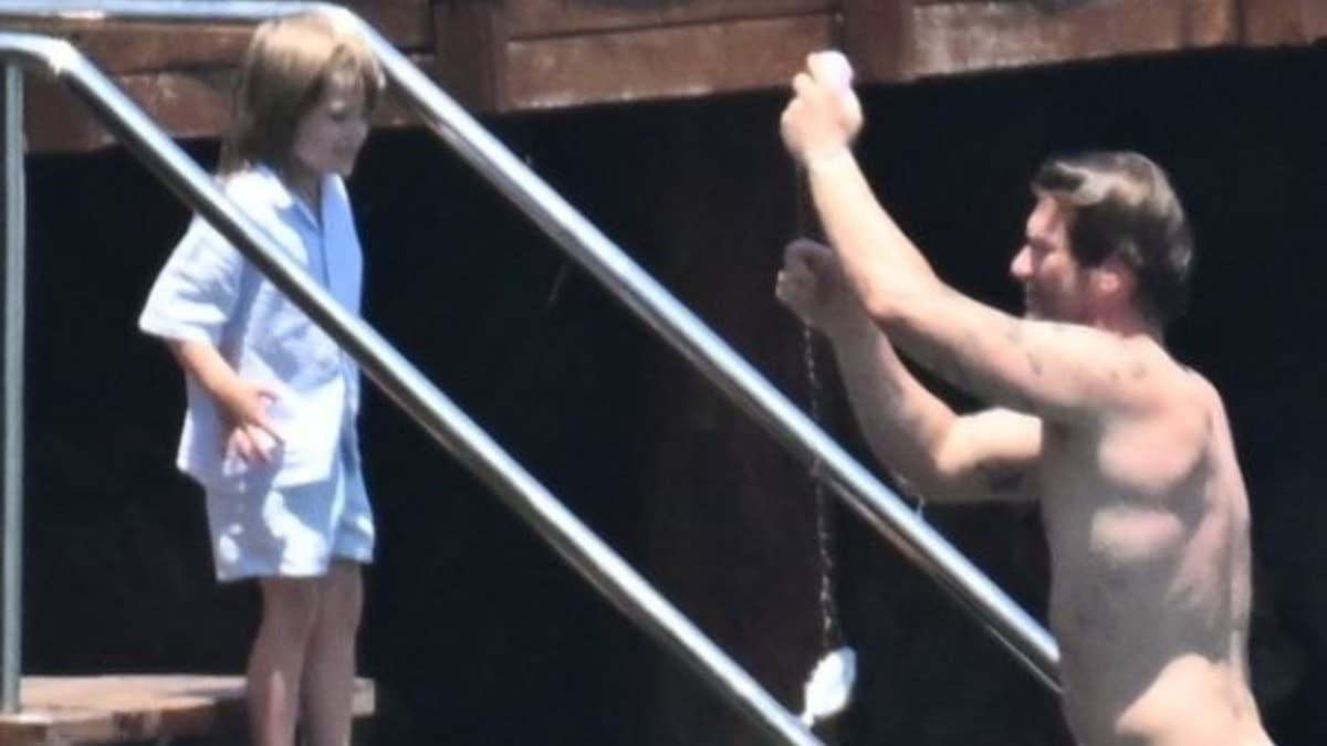 Kıvanç Tatlıtuğ, Bodrum'da oğlu Kurt Efe ile balık tutarken görüntülendi