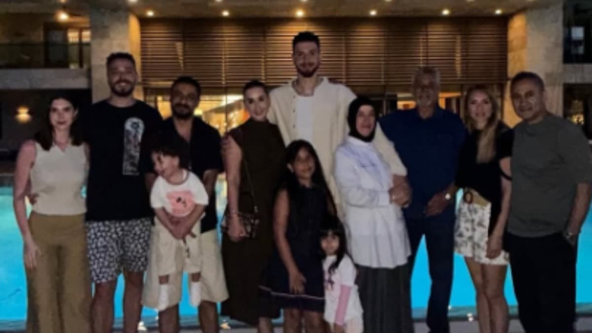 Alperen Şengün aile tatiline çıktı