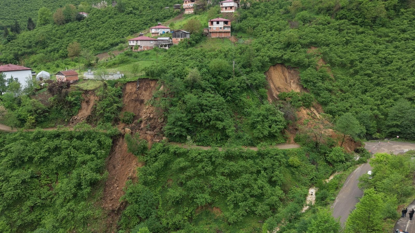 Giresun'da heyelan nedeniyle 21 ev tahliye edildi