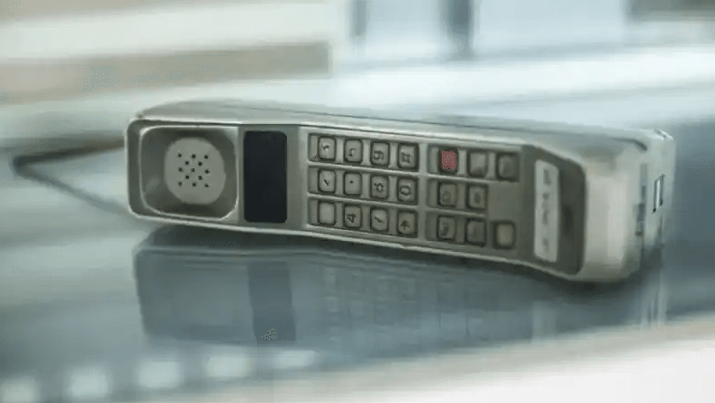 Dünyanın ilk cep telefonu powerbank olarak geri döndü