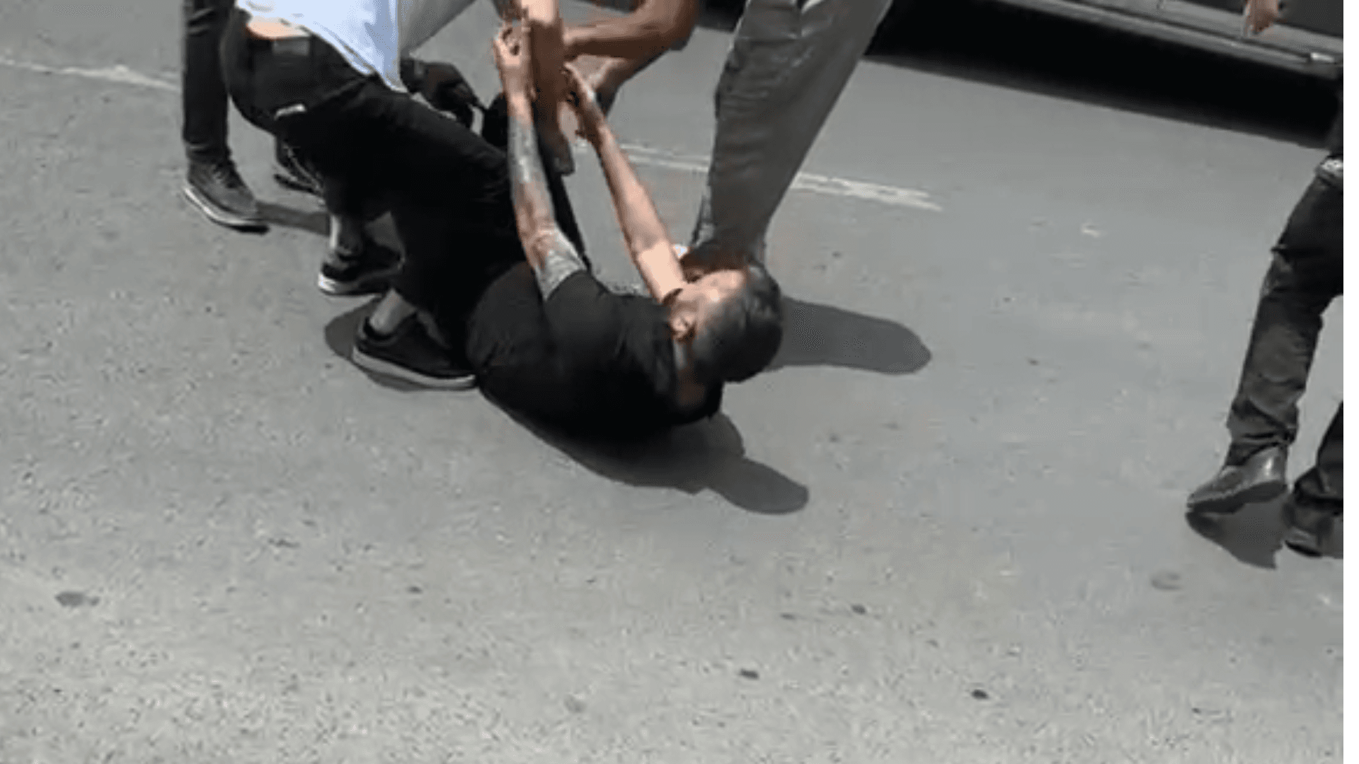 Kocaeli'de adliye önünde bir kişi tabancayla vuruldu