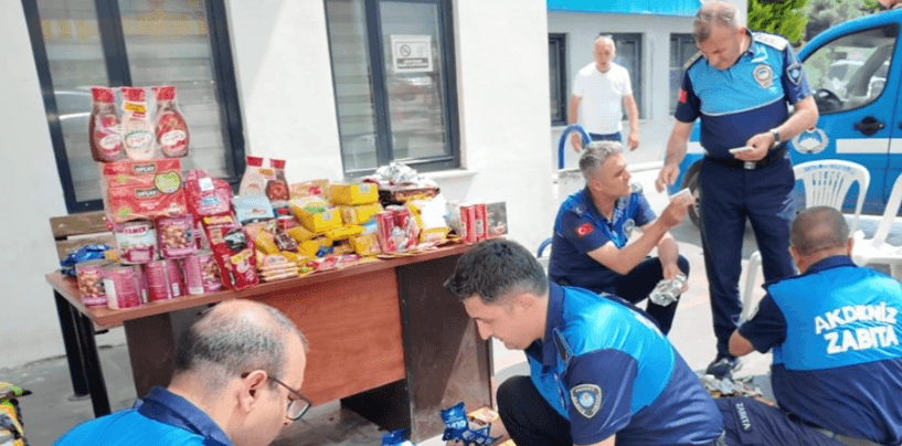 Mersin'de markette 2 bin 110 bozuk gıda ürünü bulundu