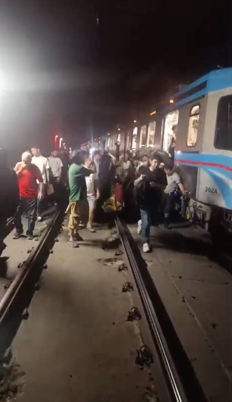 Gaziosmanpaşa'da elektrik trafosunda yangın nedeniyle tramvay seferleri durdu
