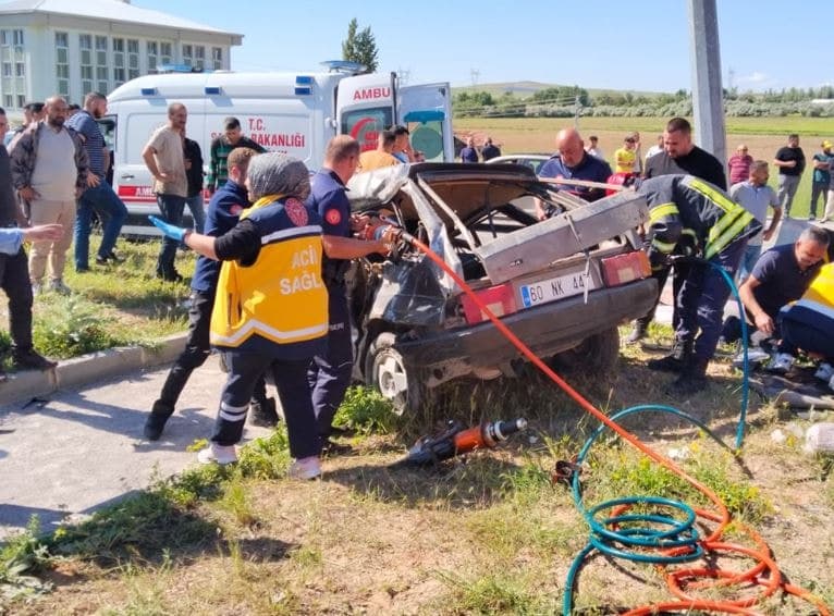 Kayseri'de trafik kazasında 3 kişi hayatını kaybetti, 5 kişi yaralandı