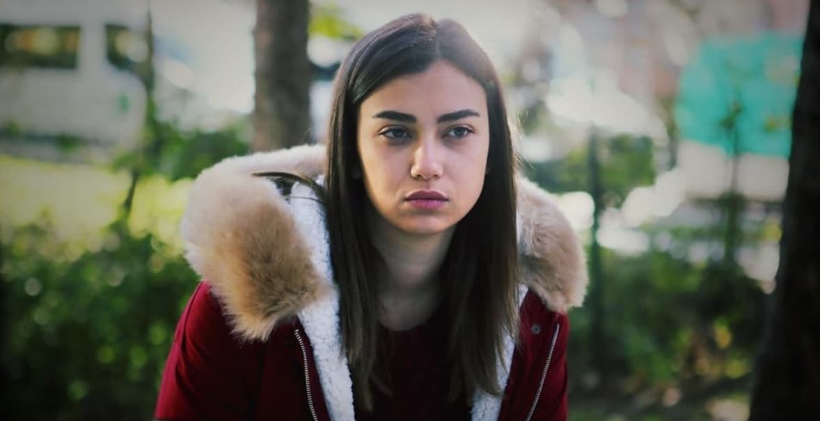 Kırgın Çiçekler dizisiyle yıldızı parlamıştı: Aleyna Solaker'e sürpriz evlilik teklifi