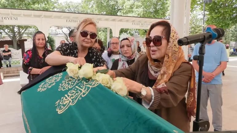 Panter Emel olarak bilinen Emel Yıldız son yolculuğuna uğurlandı