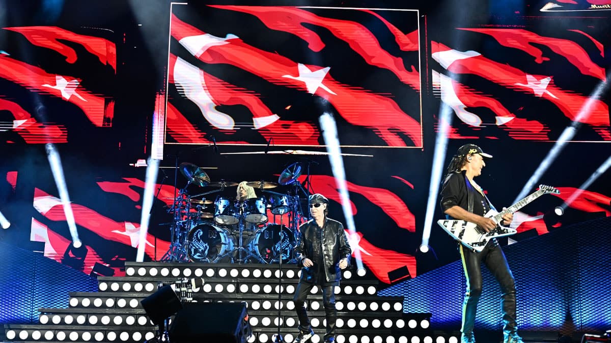 Scorpions 33 yıl aradan sonra İstanbul'da konser verdi