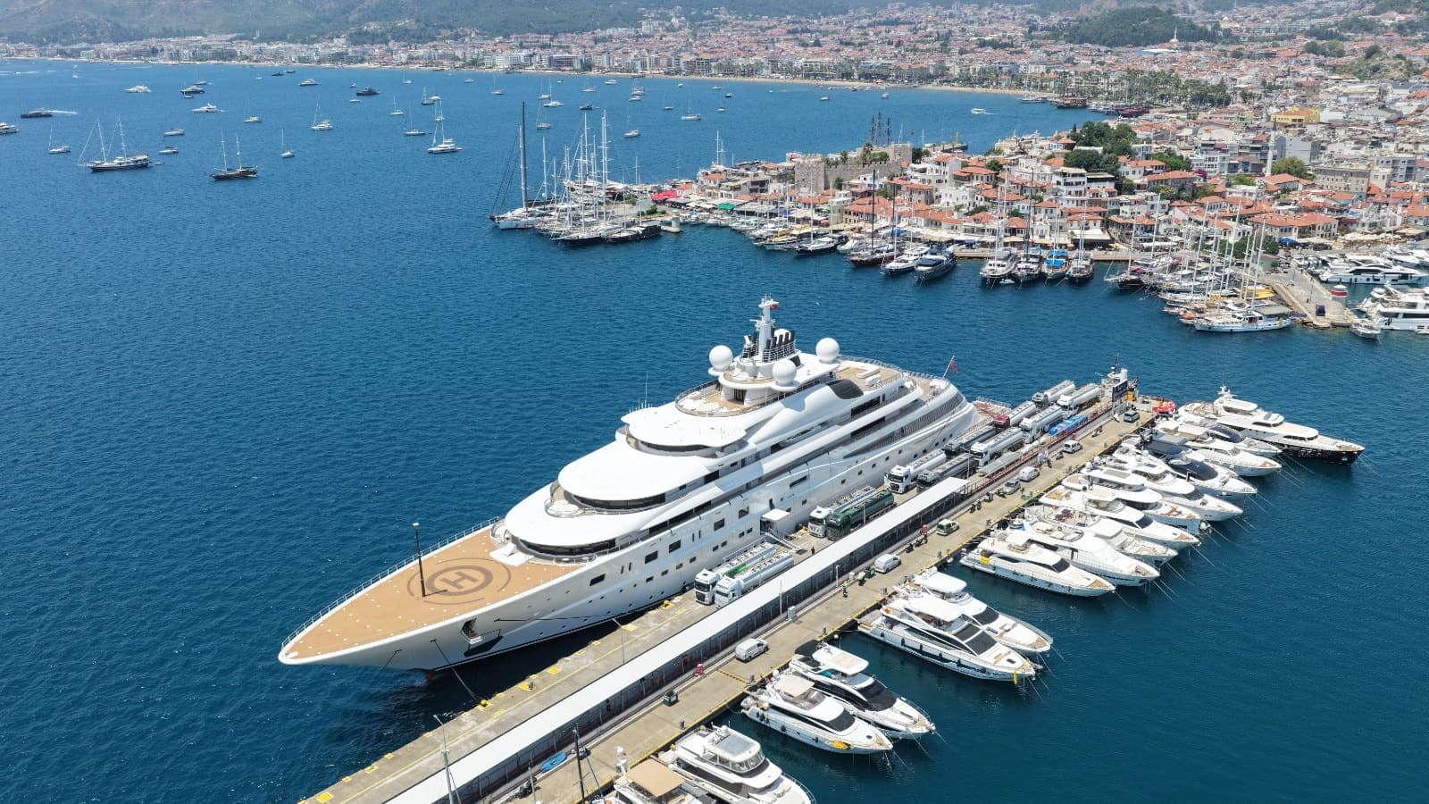 Şeyh Mansur'un 500 milyon dolarlık yatı Marmaris'te bakımda