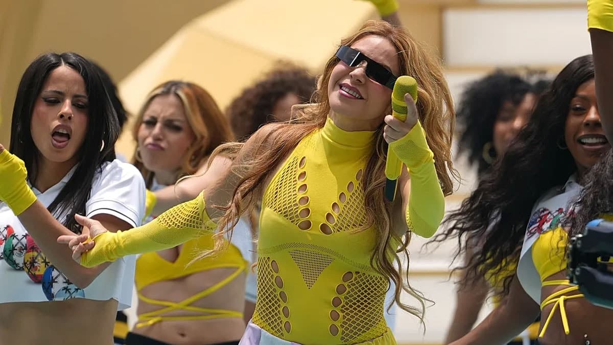 Shakira'nın Dünya Kupası açılış törenindeki performansı dikkat çekti