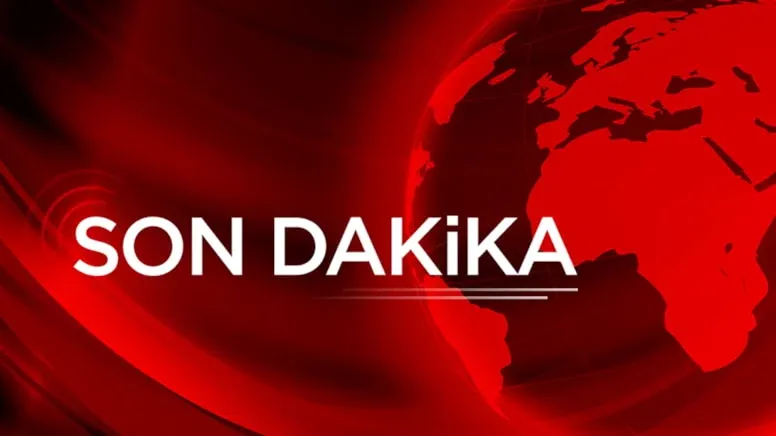 Tuzla'da tersanede gemi yangınına itfaiye müdahale ediyor